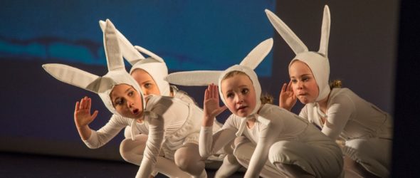 F R O H E O S T E R N, L I E B E K I N D E R, L I E B E E L T E R N U N D W E G B E G L E I T E R !